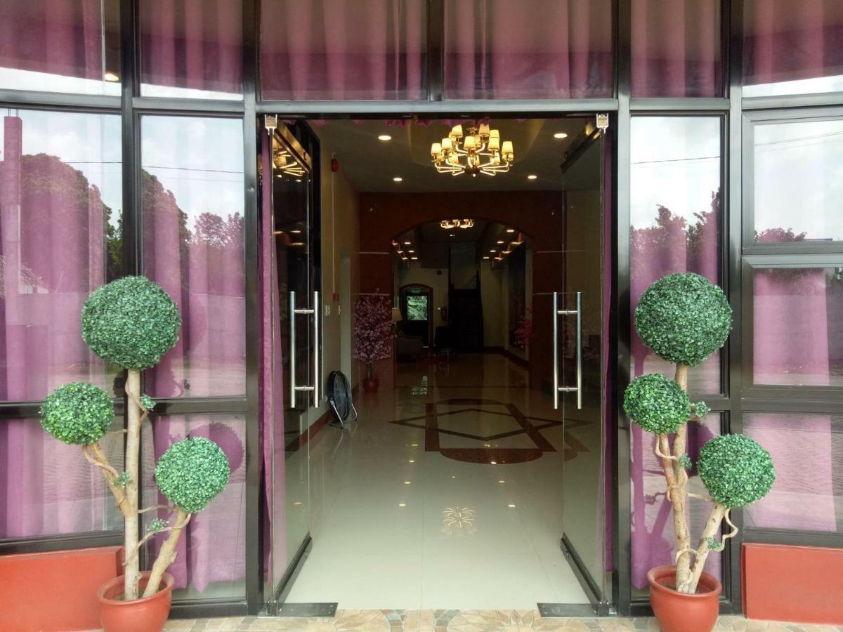 Elizabeth Hotel - Naga Pili  Esterno foto
